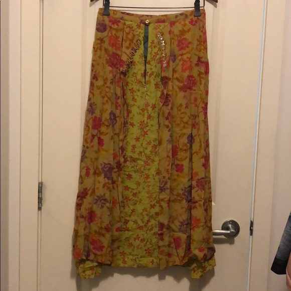 Colorful floral print skirt. - Picture 3 of 4